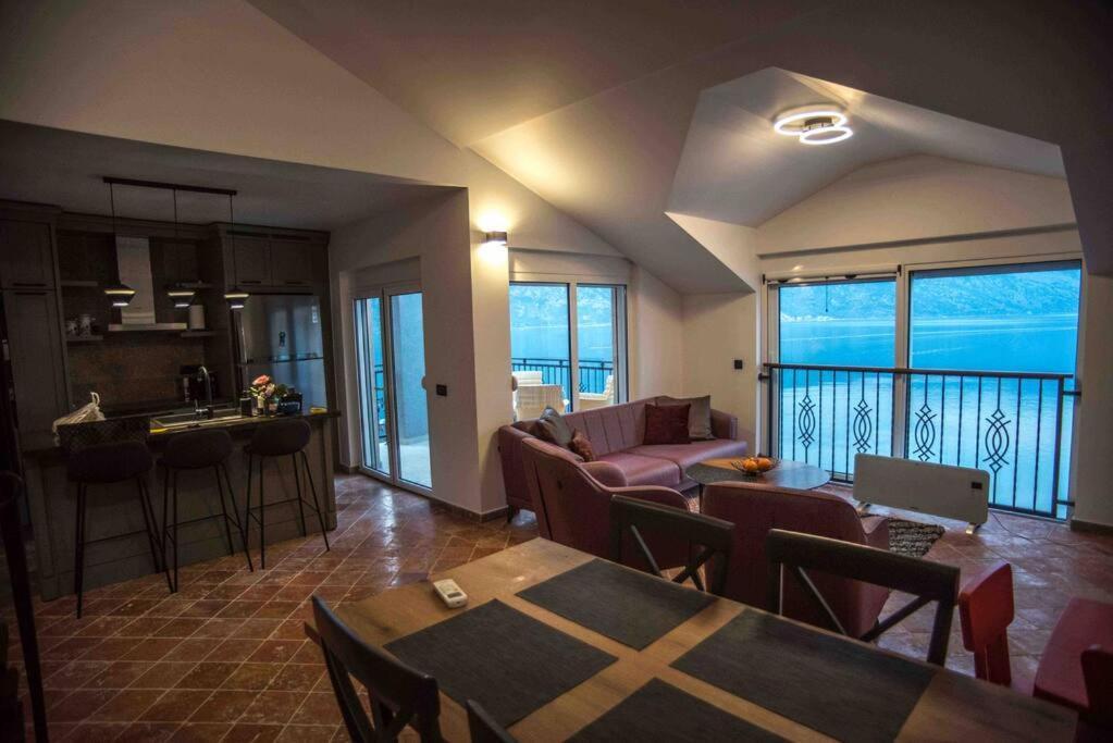 Modern Waterfront 3-Bed Apartment โดนาจ์ คอสแทนไนจ์กา ภายนอก รูปภาพ